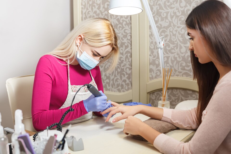 Yumurtalık Manikürcü